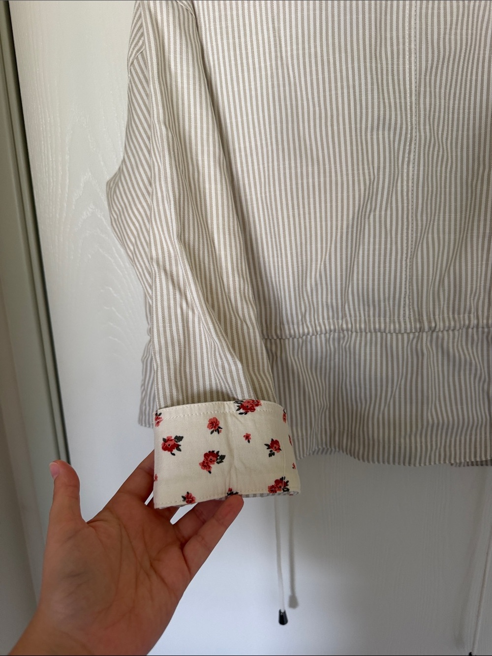 Daily Thread Beige & White Striped Jacket Drawstring Closure - Picture 6 of 6